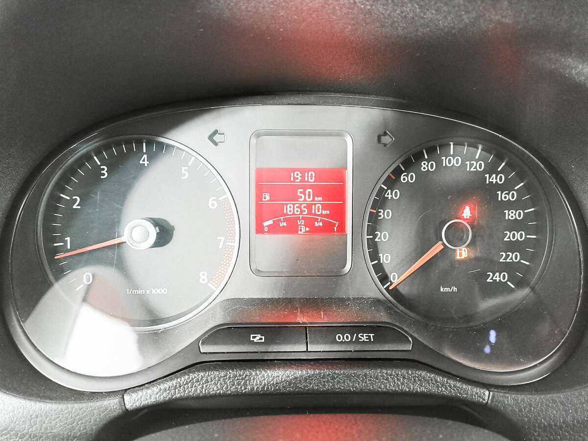 Volkswagen Polo с пробегом — 2013 год. Фото: #9