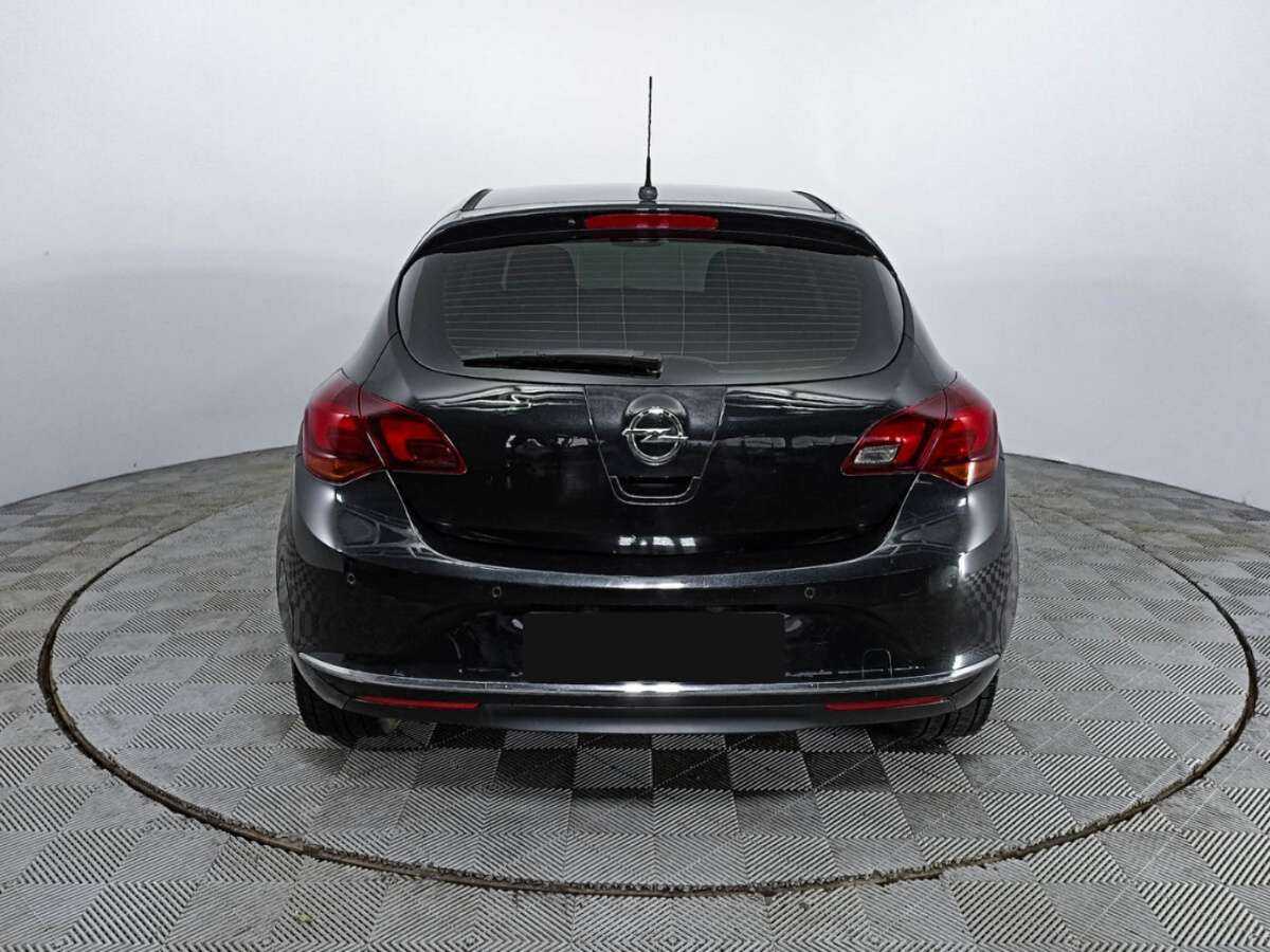 Opel Astra с пробегом — 2012 год. Фото: #5