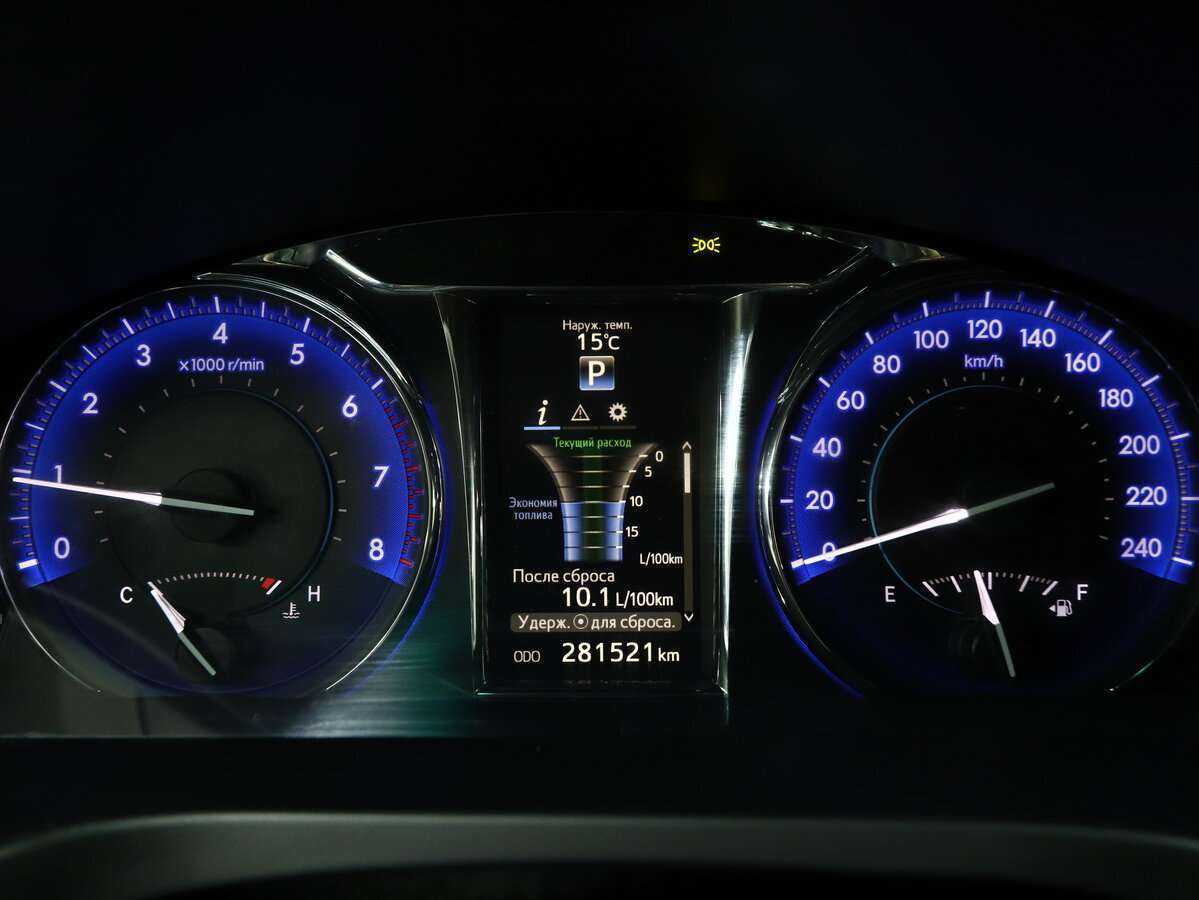 Toyota Camry с пробегом — 2016 год. Фото: #17