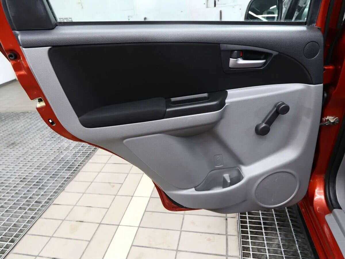 Suzuki SX4 с пробегом — 2013 год. Фото: #17