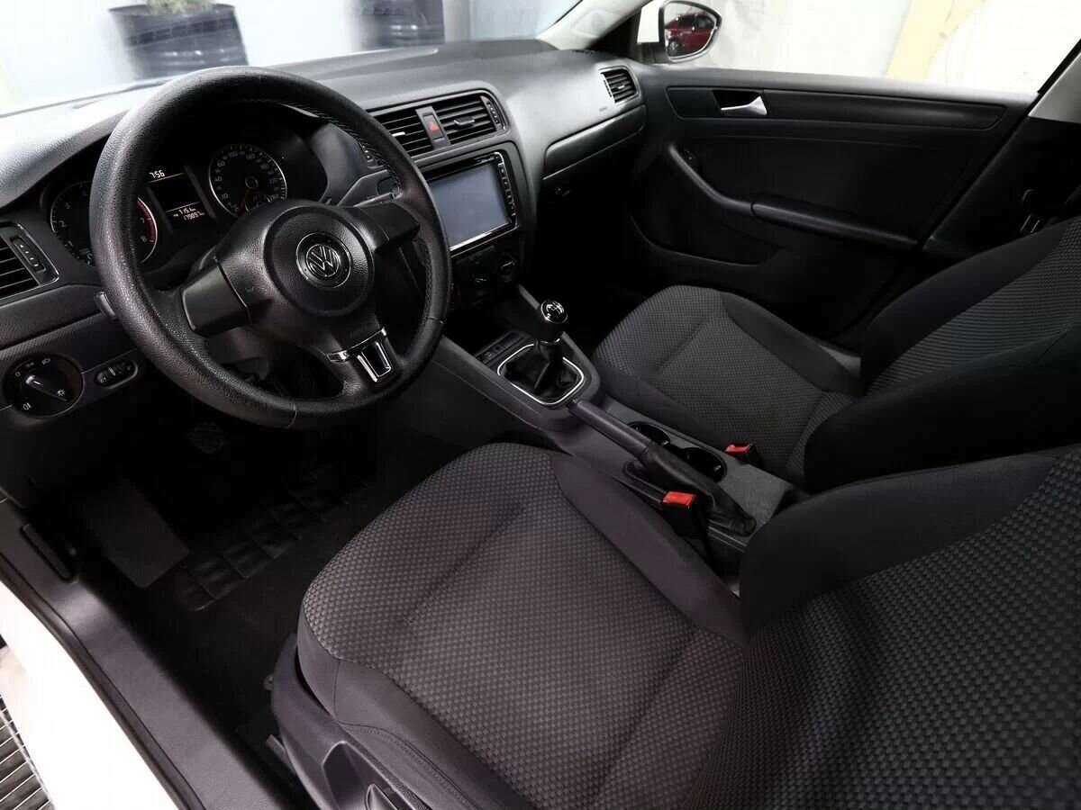 Volkswagen Jetta с пробегом — 2013 год. Фото: #4