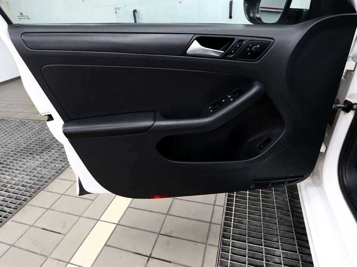 Volkswagen Jetta с пробегом — 2013 год. Фото: #11