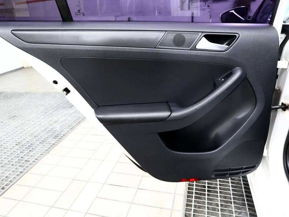 Volkswagen Jetta с пробегом — 2013 год. Фото: #12