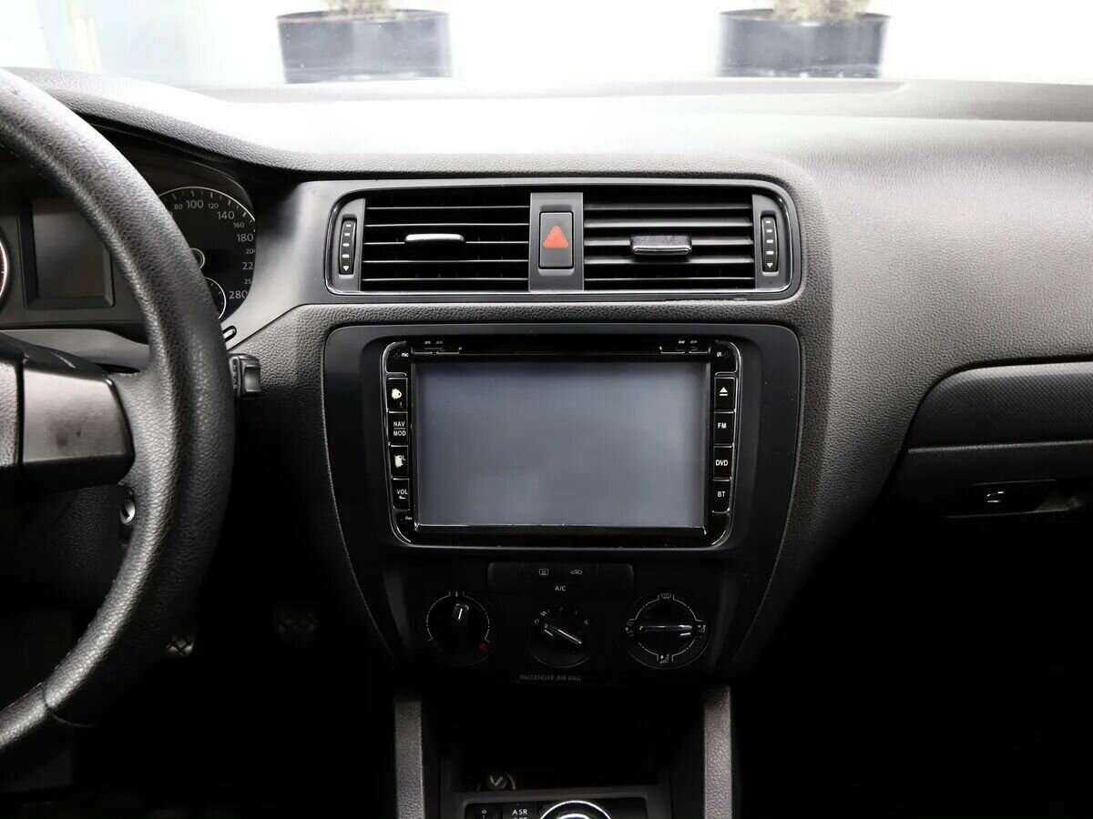 Volkswagen Jetta с пробегом — 2013 год. Фото: #14