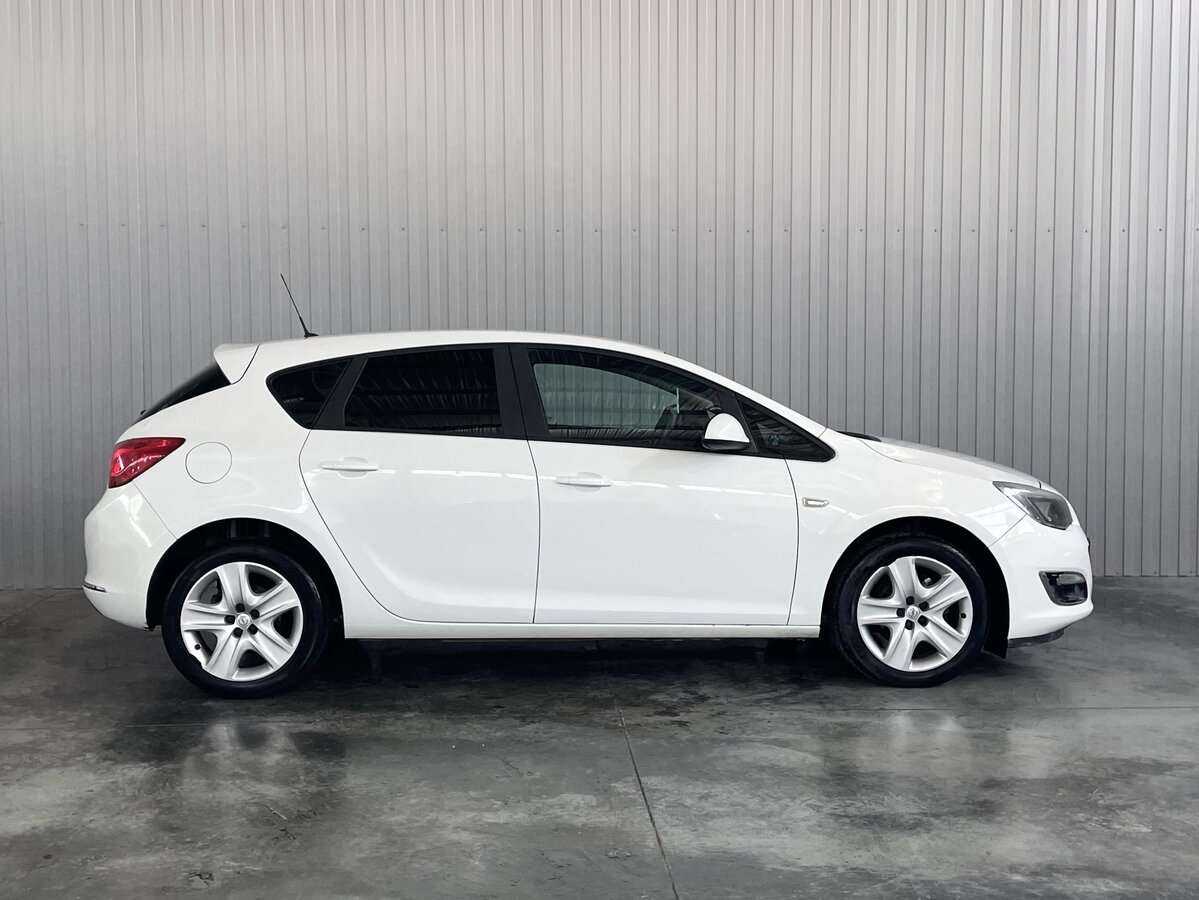 Opel Astra с пробегом — 2012 год. Фото: #3