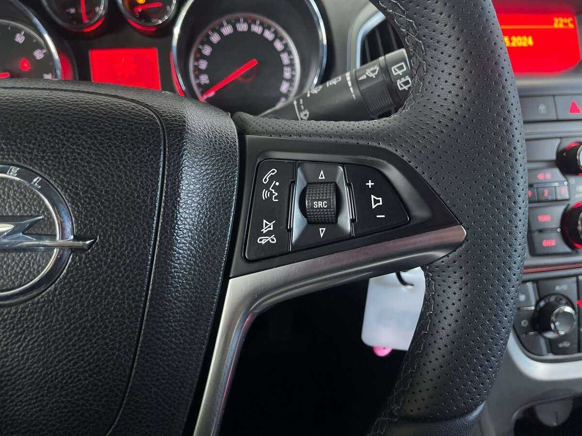 Opel Astra с пробегом — 2012 год. Фото: #11