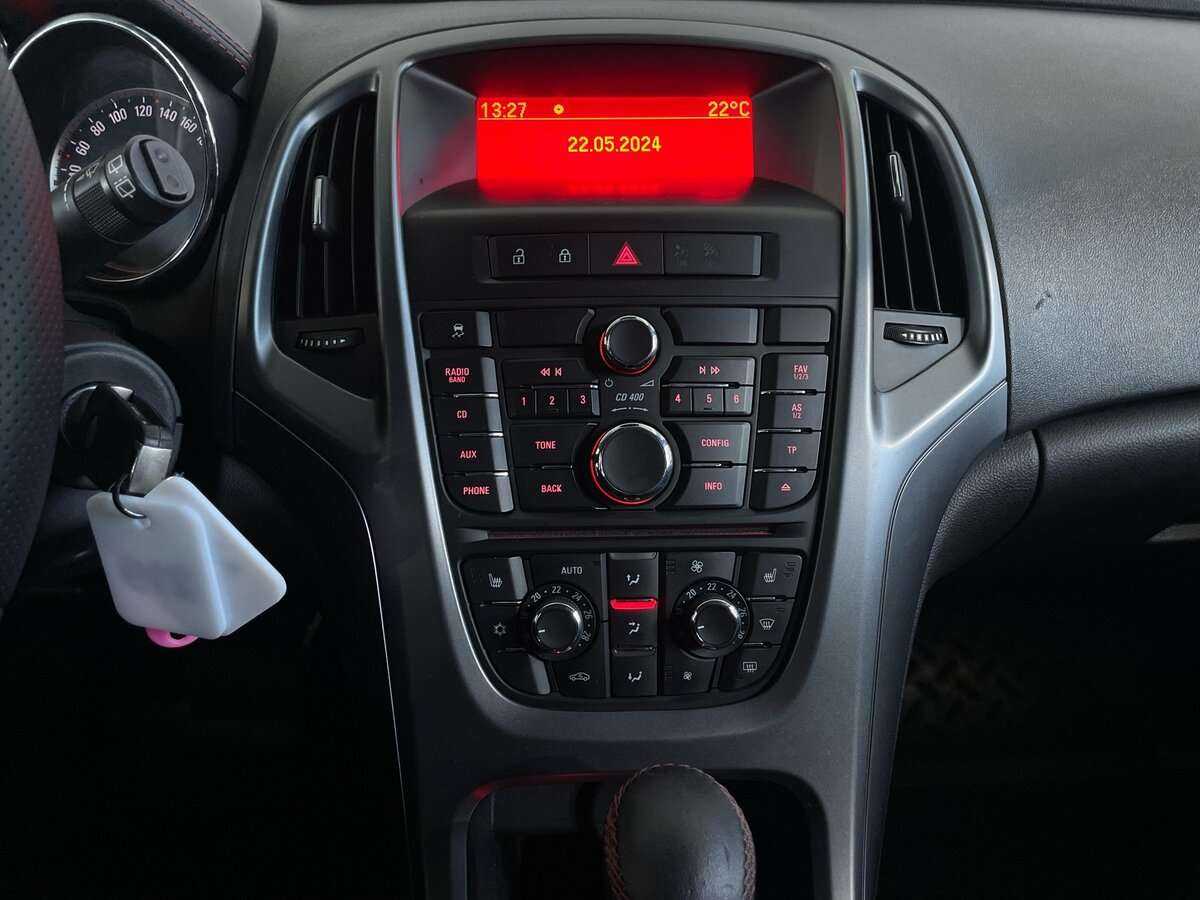 Opel Astra с пробегом — 2012 год. Фото: #13