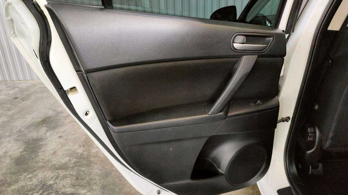 Mazda 3 с пробегом — 2012 год. Фото: #12