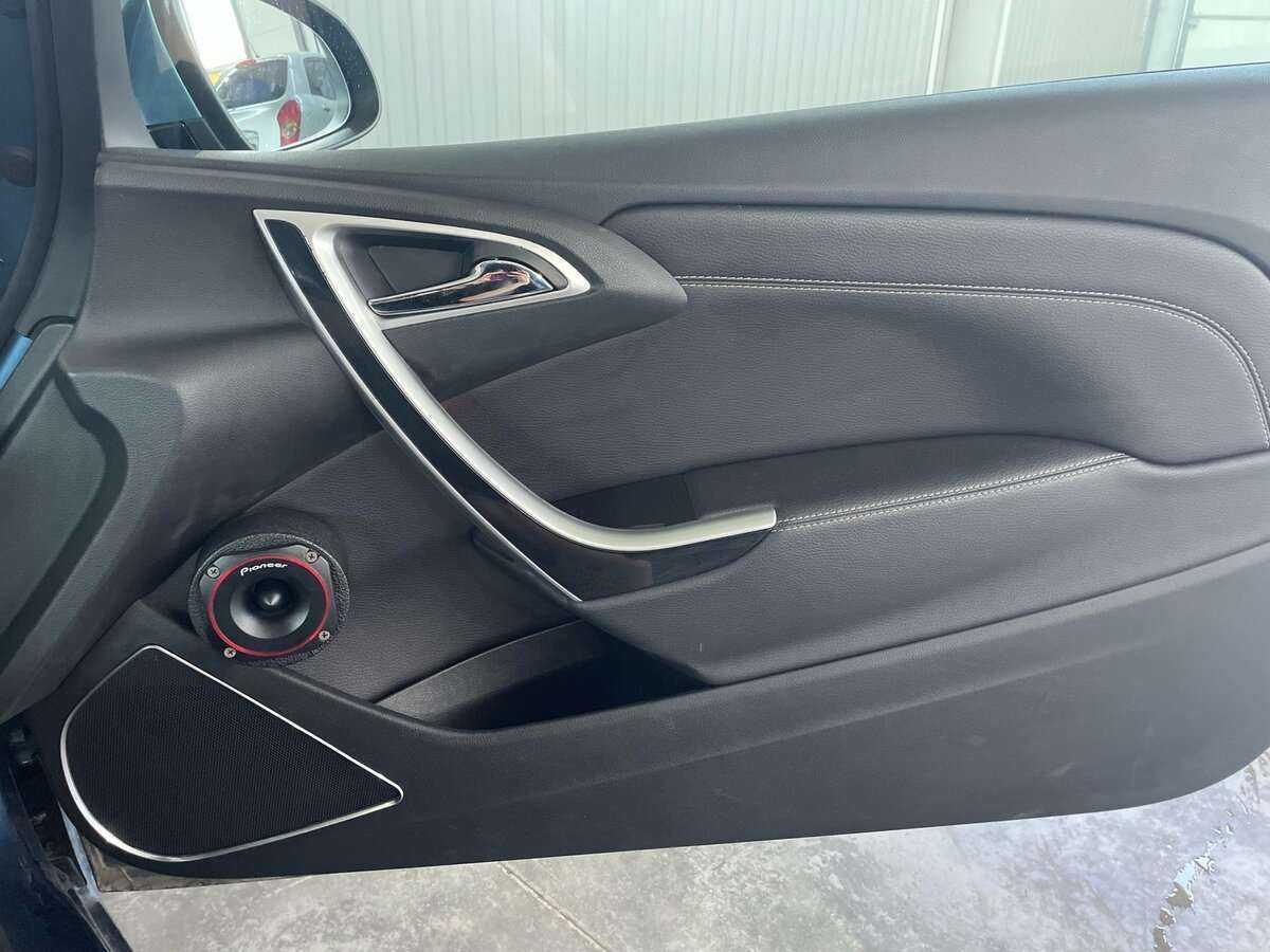 Opel Astra с пробегом — 2014 год. Фото: #16