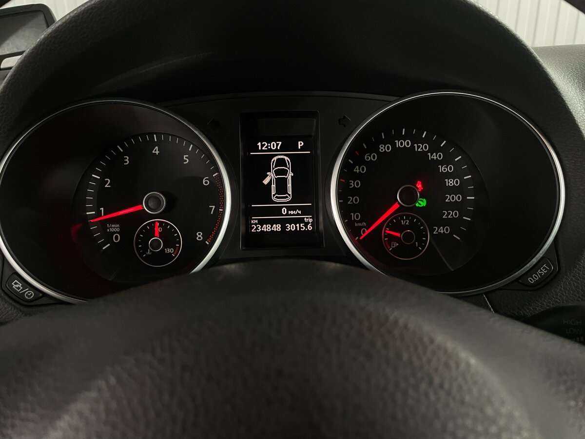 Volkswagen Golf с пробегом — 2012 год. Фото: #12