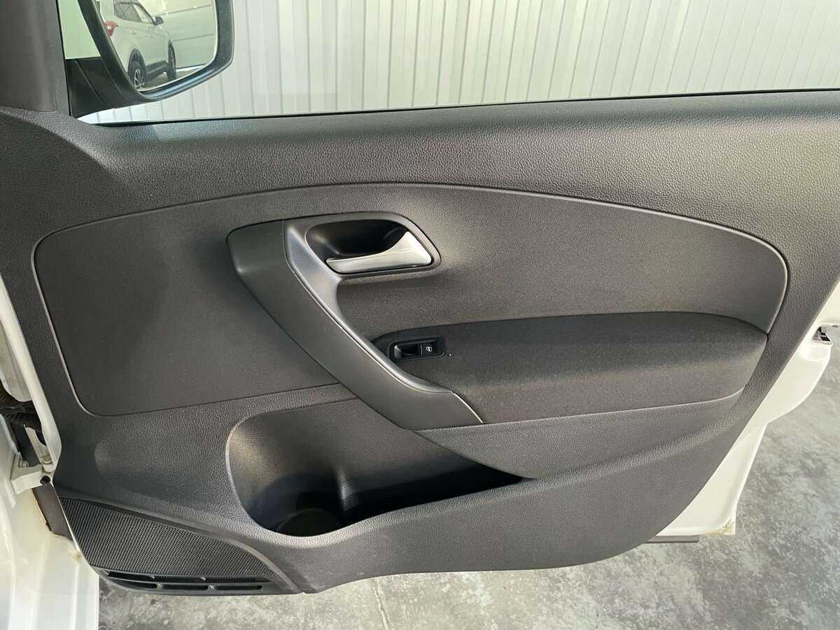 Volkswagen Polo с пробегом — 2018 год. Фото: #18