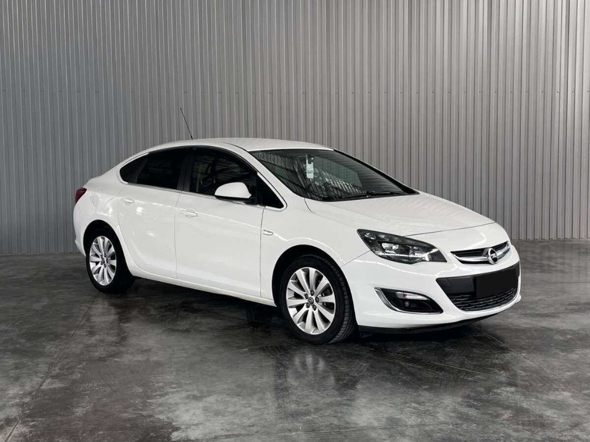 Opel Astra с пробегом — 2014 год. Фото: #2