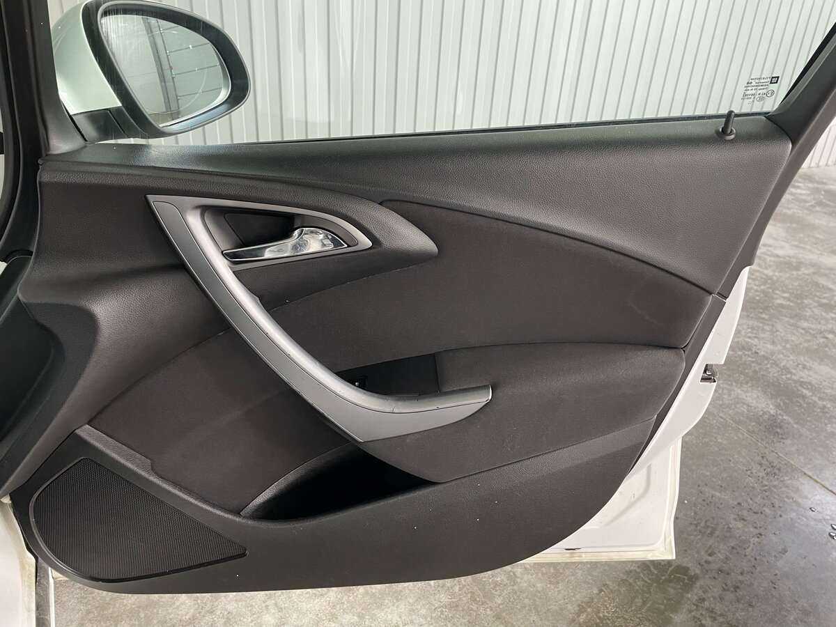 Opel Astra с пробегом — 2013 год. Фото: #18