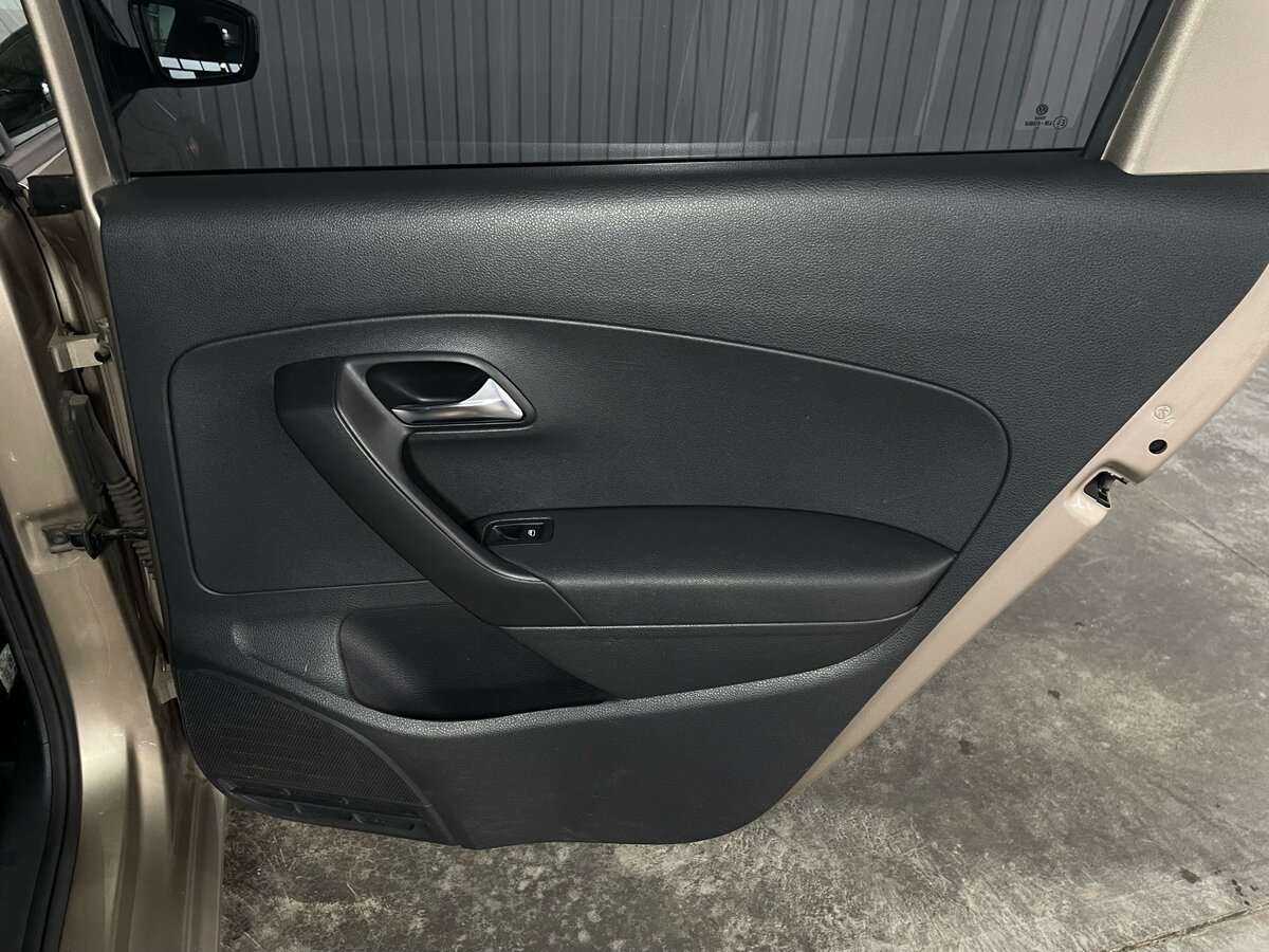 Volkswagen Polo с пробегом — 2016 год. Фото: #18