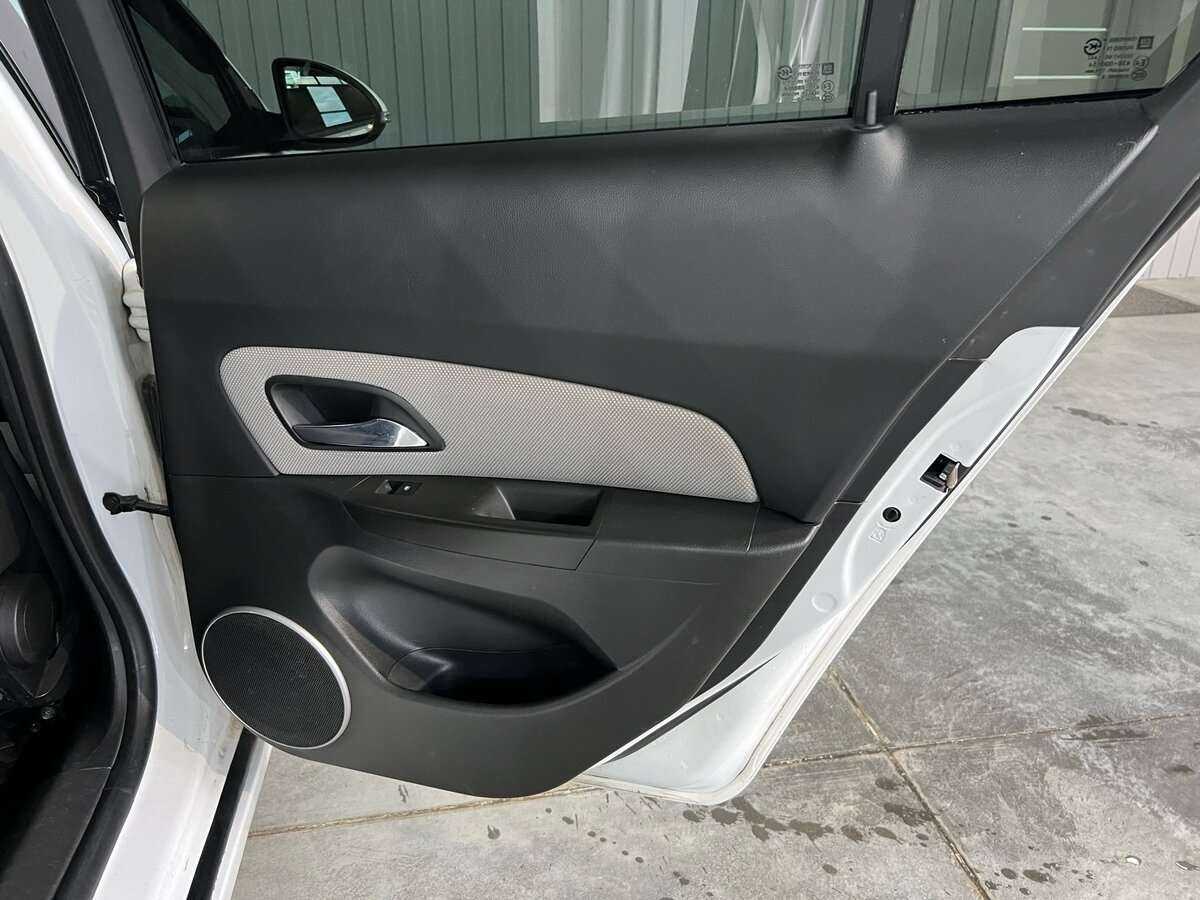 Chevrolet Cruze с пробегом — 2013 год. Фото: #18