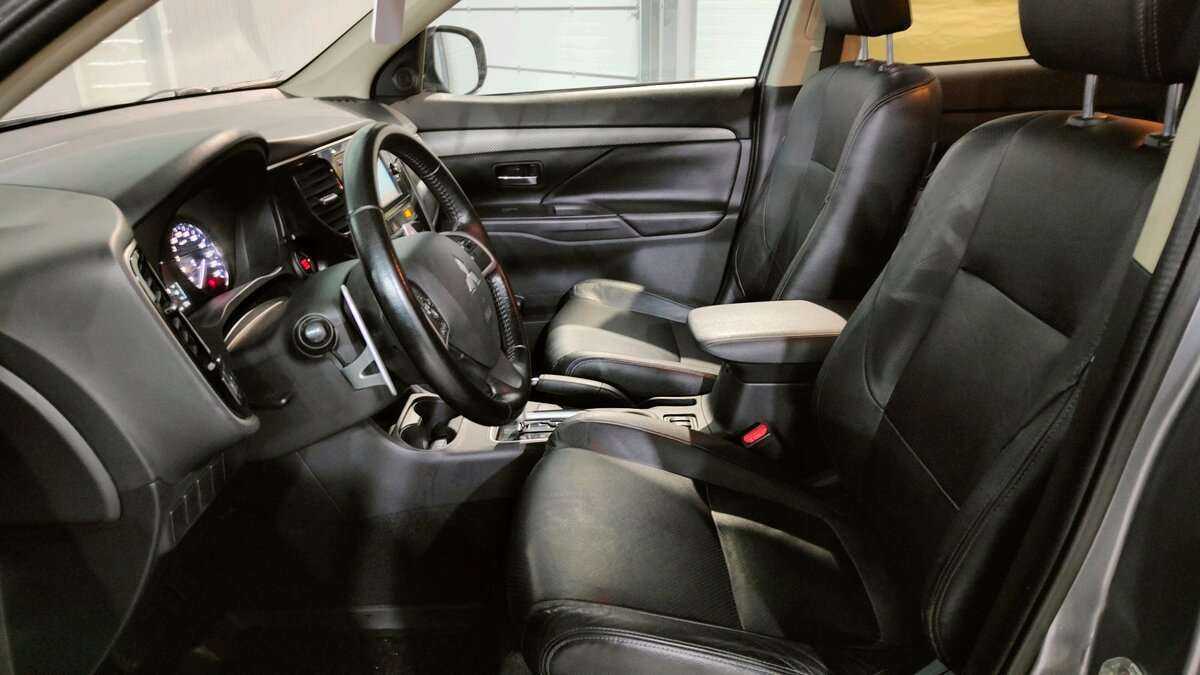 Mitsubishi Outlander с пробегом — 2012 год. Фото: #11