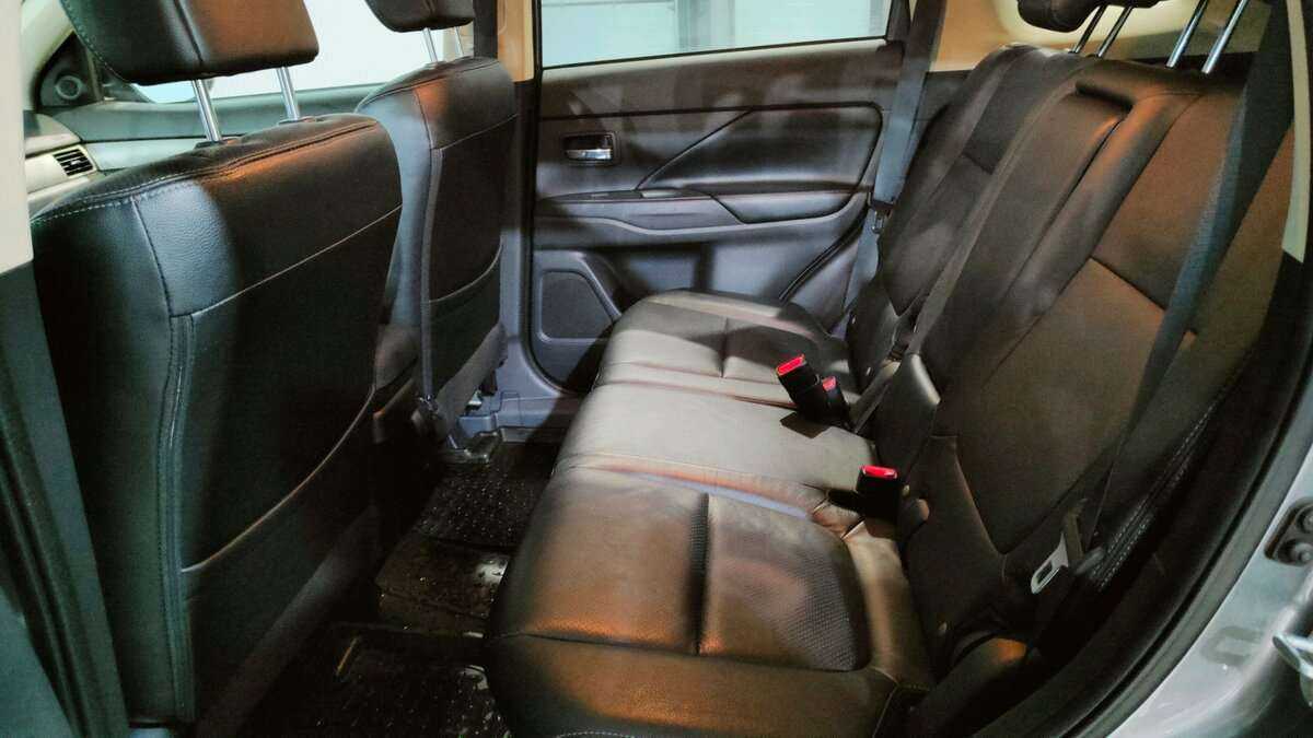 Mitsubishi Outlander с пробегом — 2012 год. Фото: #13