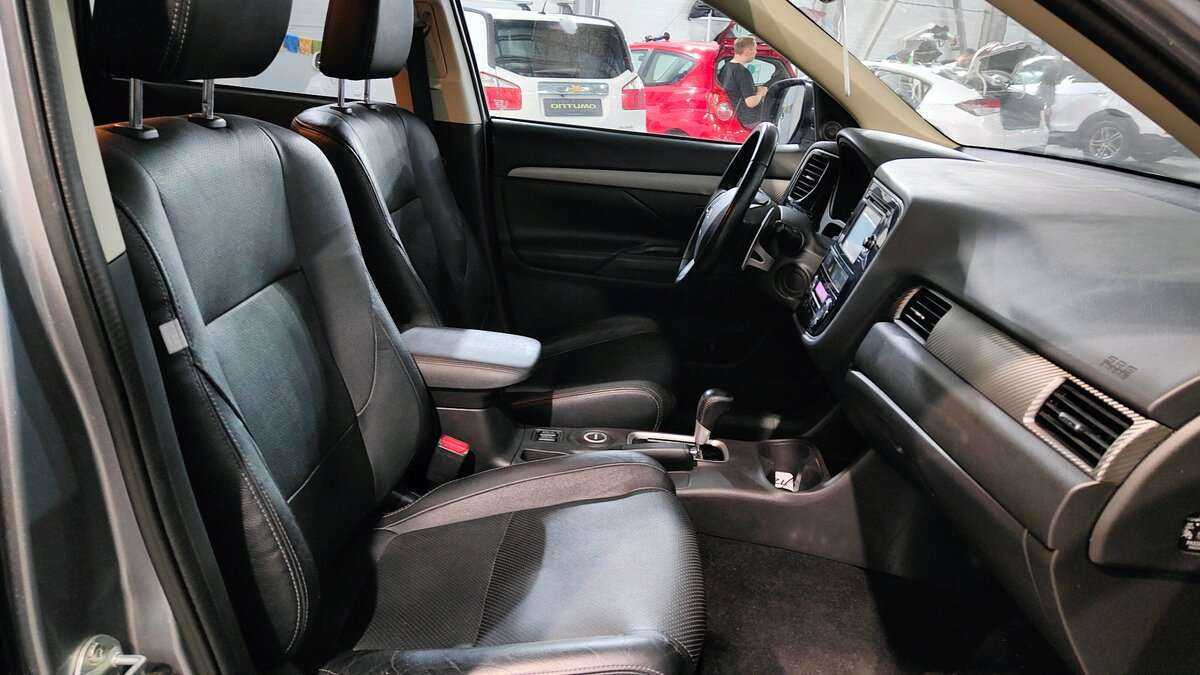 Mitsubishi Outlander с пробегом — 2012 год. Фото: #15