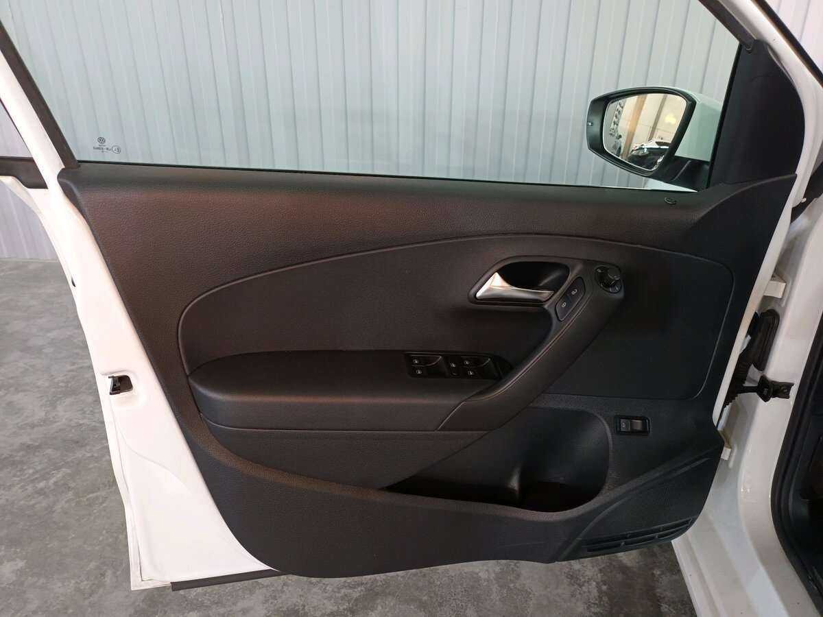 Volkswagen Polo с пробегом — 2019 год. Фото: #18