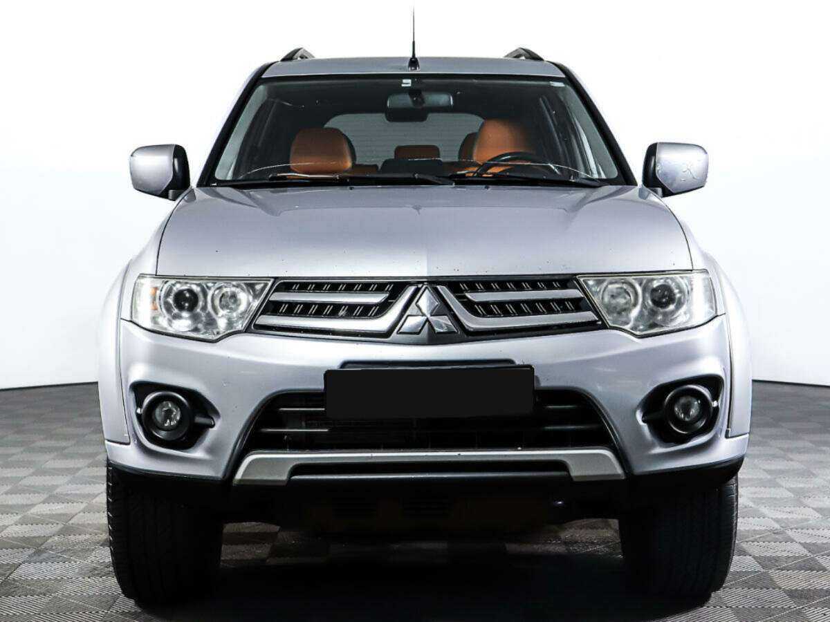 Mitsubishi Pajero Sport с пробегом — 2014 год. Фото: #1