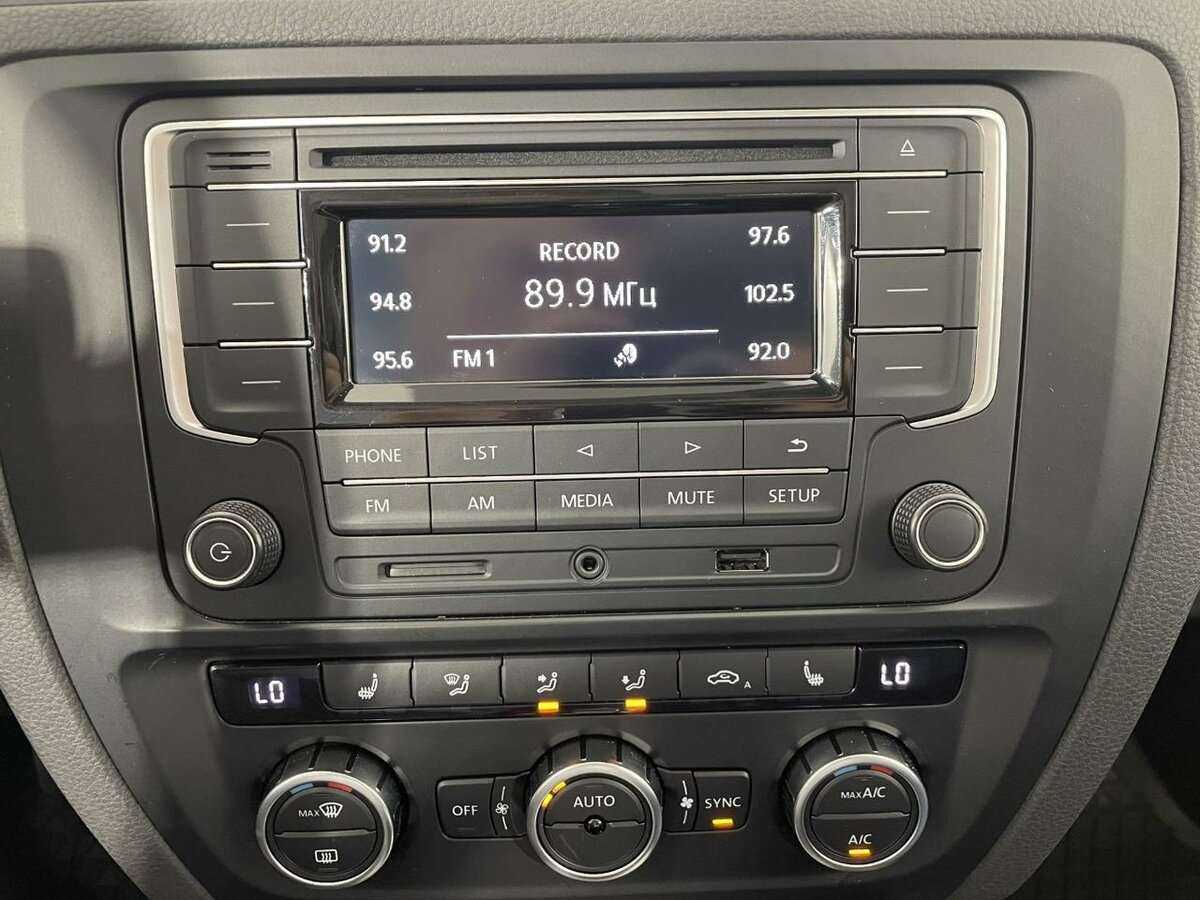 Volkswagen Jetta с пробегом — 2013 год. Фото: #11