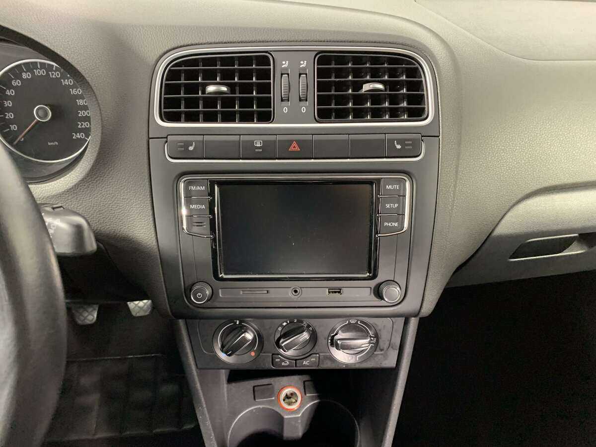 Volkswagen Polo с пробегом — 2012 год. Фото: #12