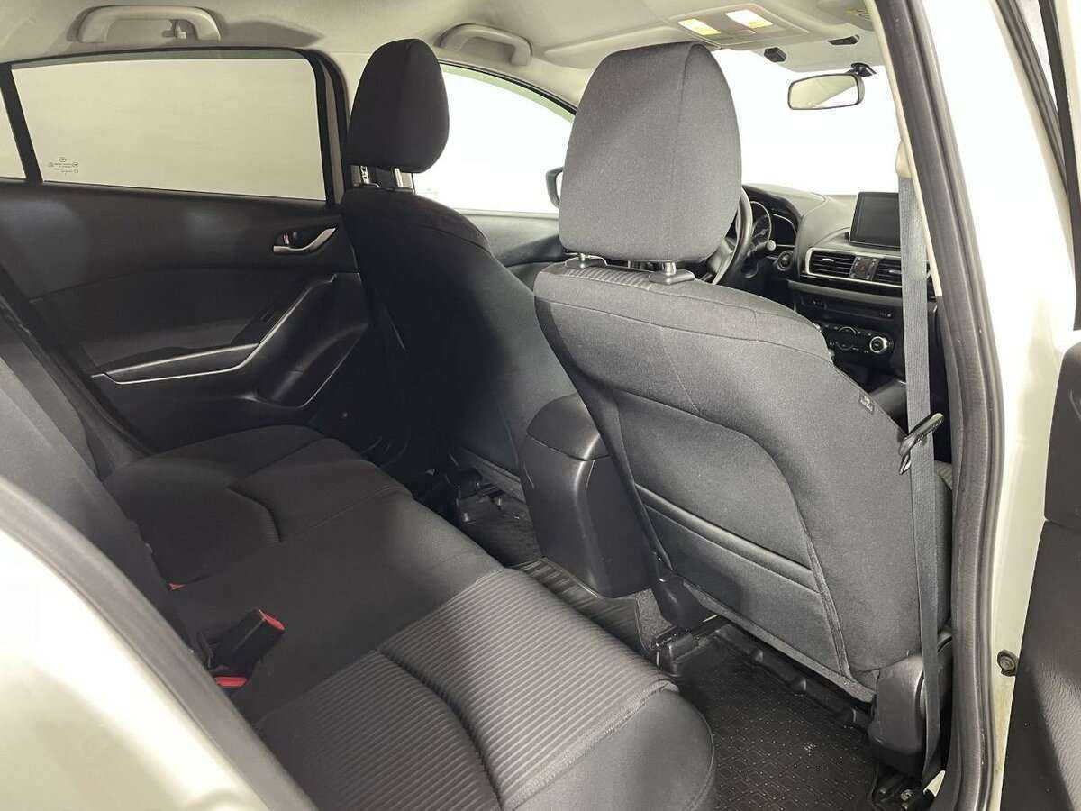 Mazda 3 с пробегом — 2014 год. Фото: #15