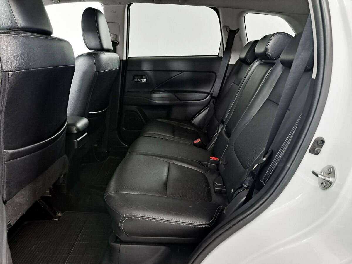 Mitsubishi Outlander с пробегом — 2014 год. Фото: #7