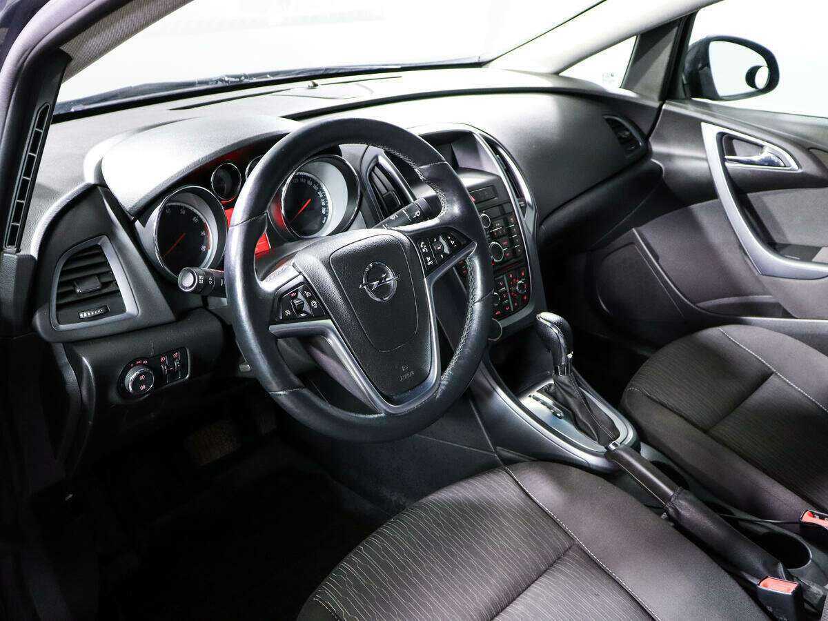 Opel Astra с пробегом — 2014 год. Фото: #11
