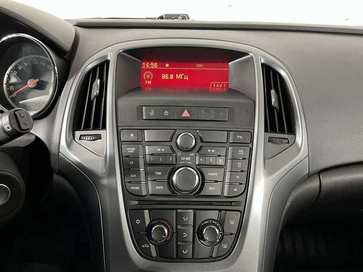 Opel Astra с пробегом — 2013 год. Фото: #11