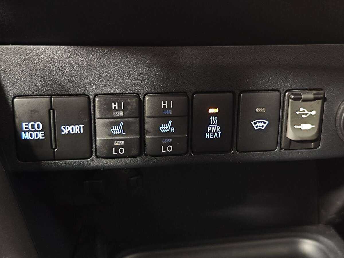 Toyota RAV4 с пробегом — 2015 год. Фото: #21