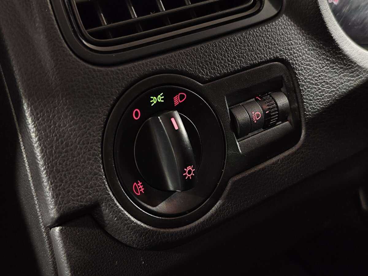 Volkswagen Polo с пробегом — 2018 год. Фото: #20