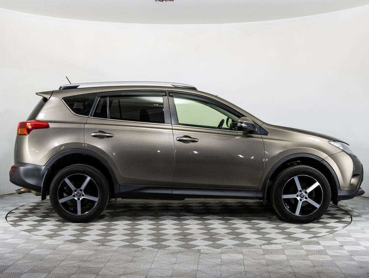 Toyota RAV4 с пробегом — 2014 год. Фото: #3