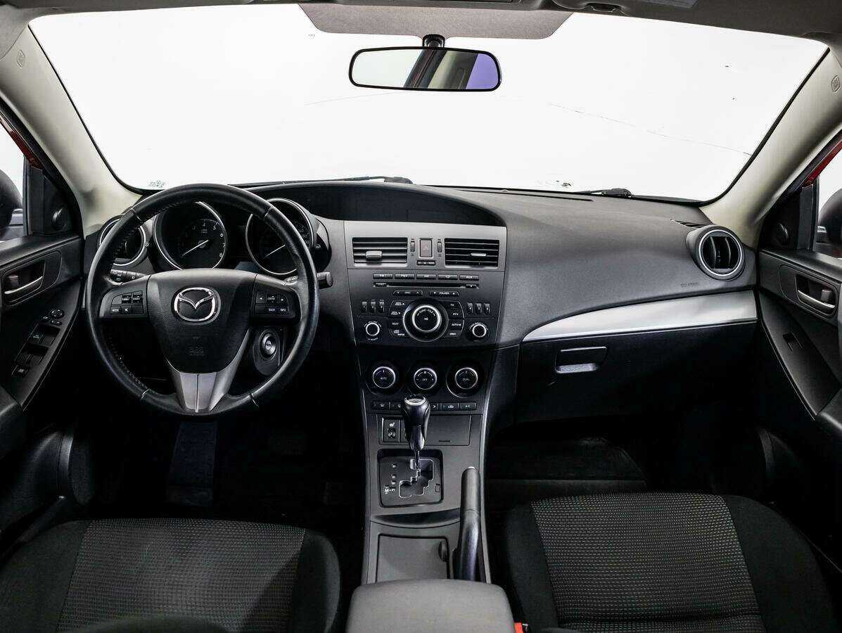 Mazda 3 с пробегом — 2012 год. Фото: #12