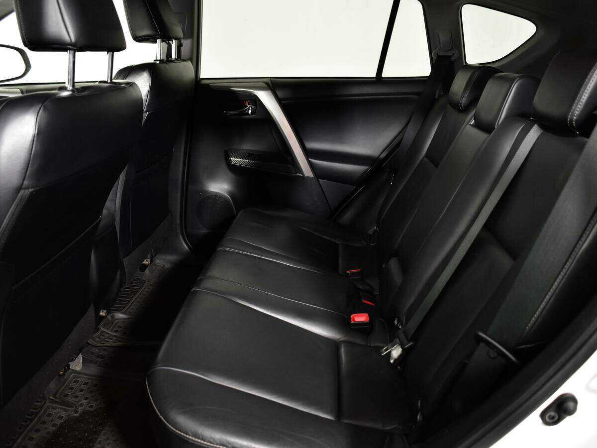Toyota RAV4 с пробегом — 2013 год. Фото: #9