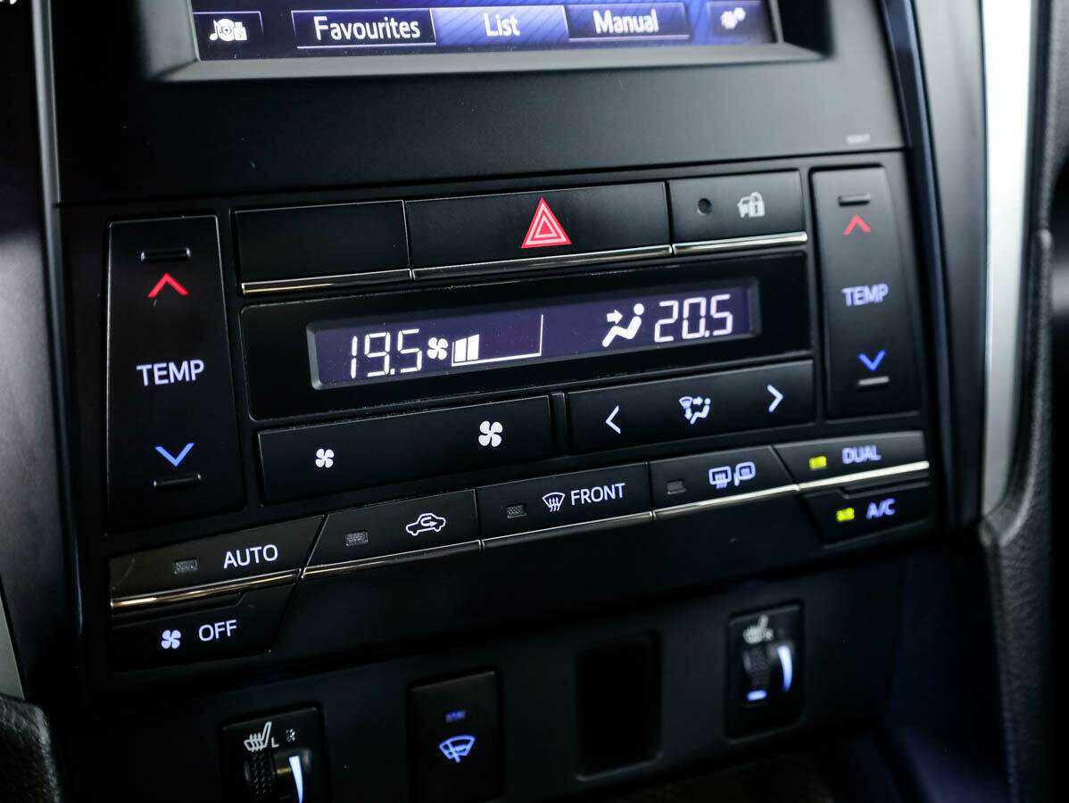 Toyota Camry с пробегом — 2016 год. Фото: #16