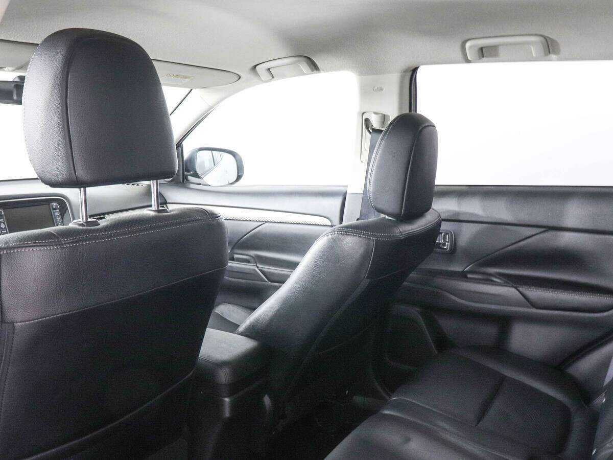 Mitsubishi Outlander с пробегом — 2012 год. Фото: #11