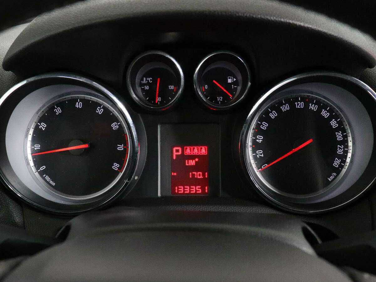 Opel Mokka с пробегом — 2014 год. Фото: #9