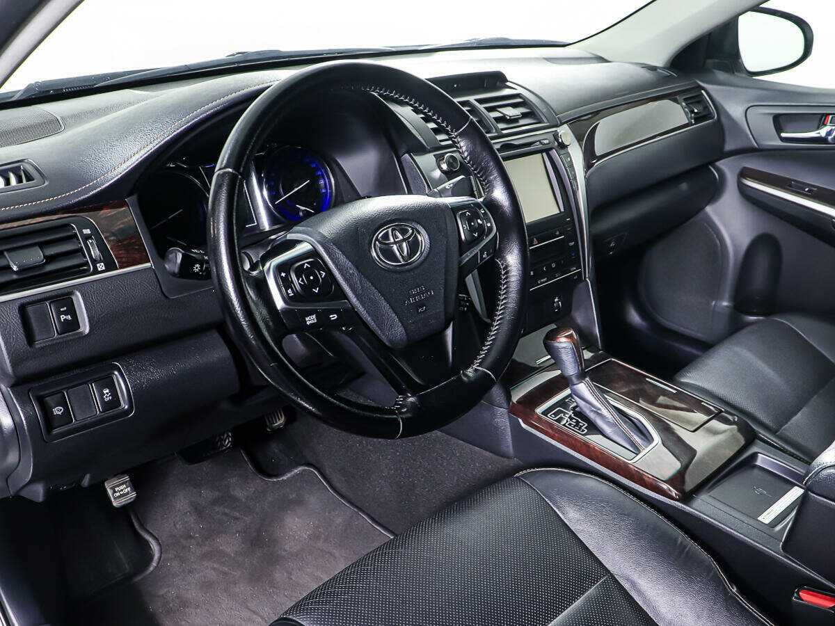 Toyota Camry с пробегом — 2017 год. Фото: #5
