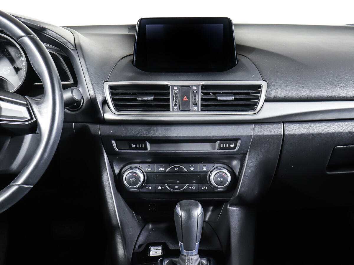 Mazda 3 с пробегом — 2018 год. Фото: #13