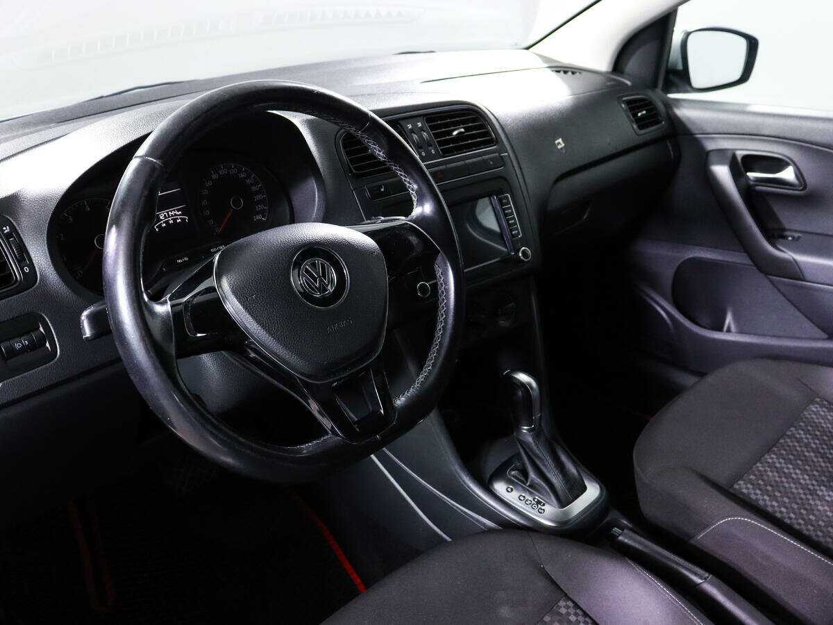 Volkswagen Polo с пробегом — 2016 год. Фото: #12