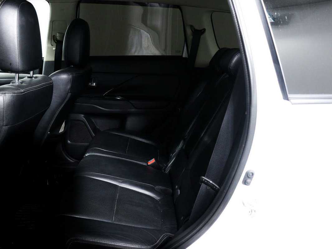 Mitsubishi Outlander с пробегом — 2013 год. Фото: #11