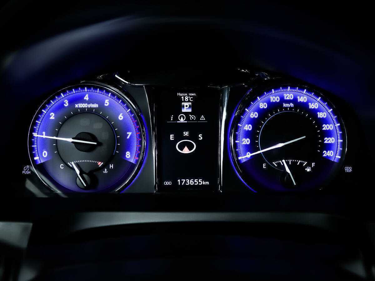 Toyota Camry с пробегом — 2015 год. Фото: #9