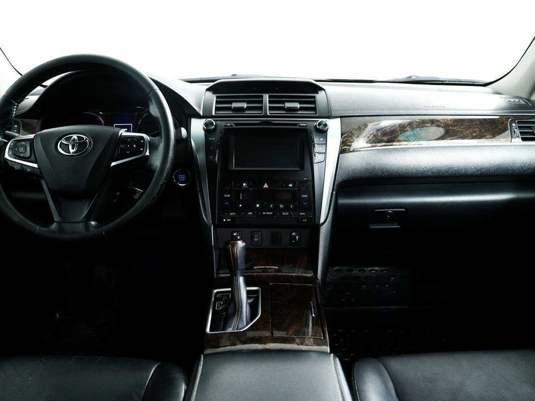 Toyota Camry с пробегом — 2016 год. Фото: #10