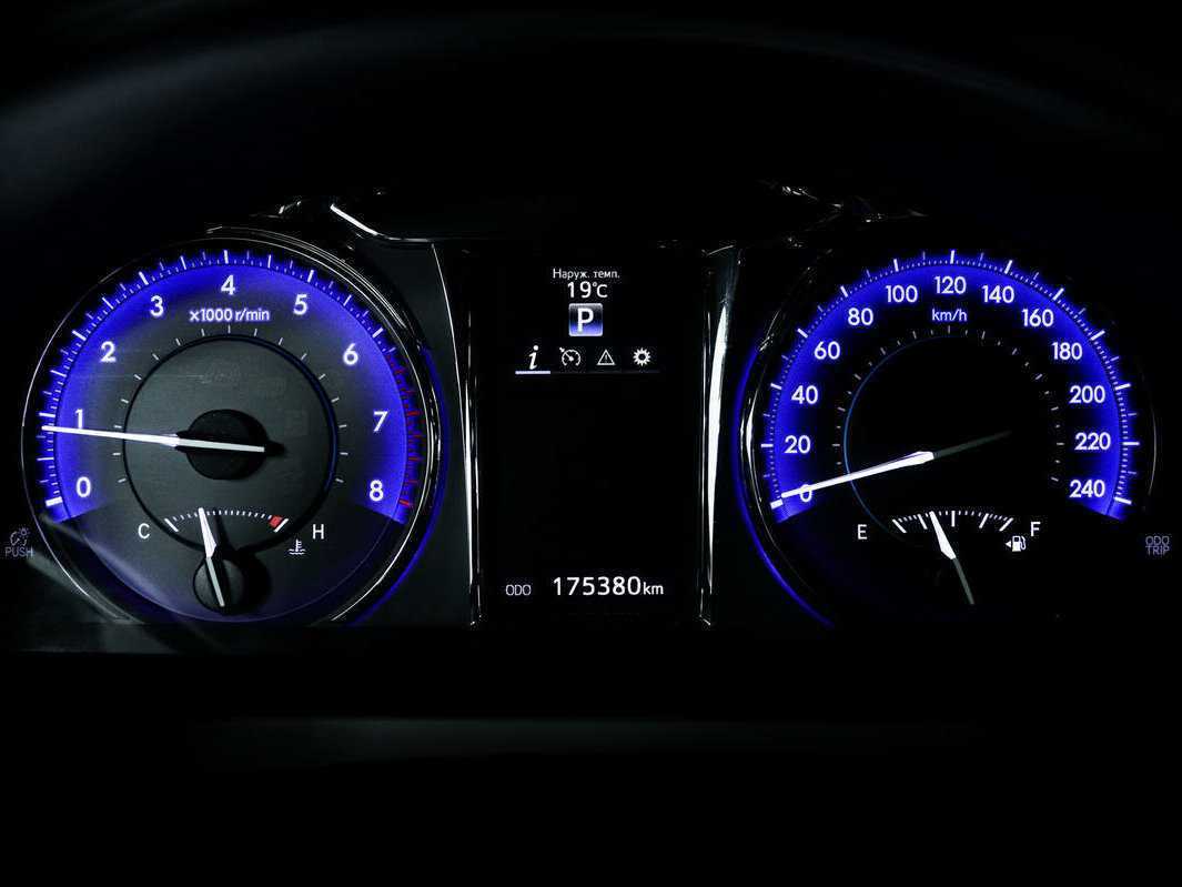 Toyota Camry с пробегом — 2015 год. Фото: #9