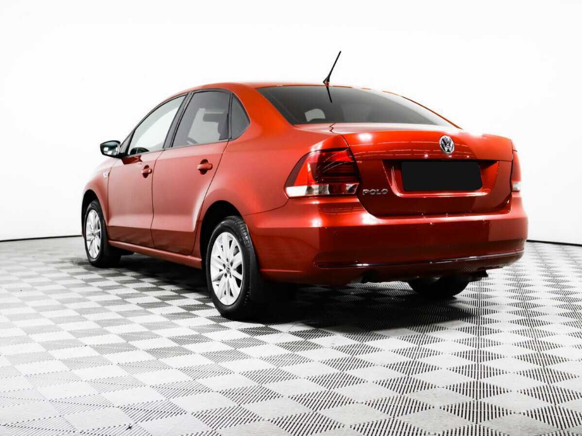 Volkswagen Polo с пробегом — 2015 год. Фото: #6