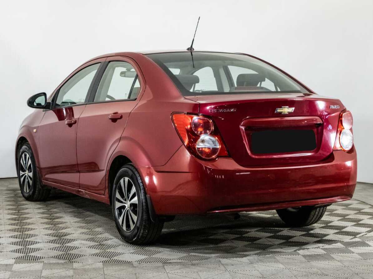 Chevrolet Aveo с пробегом — 2015 год. Фото: #6