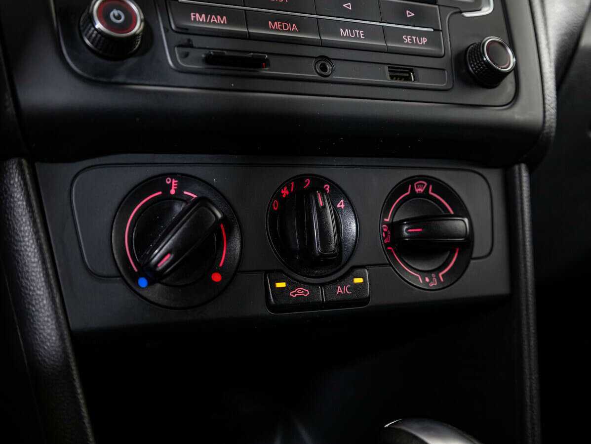 Volkswagen Polo с пробегом — 2016 год. Фото: #14