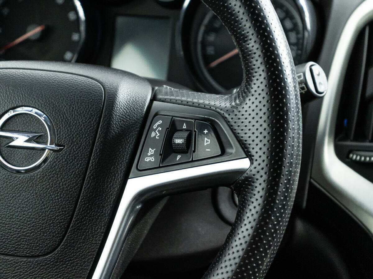 Opel Astra с пробегом — 2012 год. Фото: #17