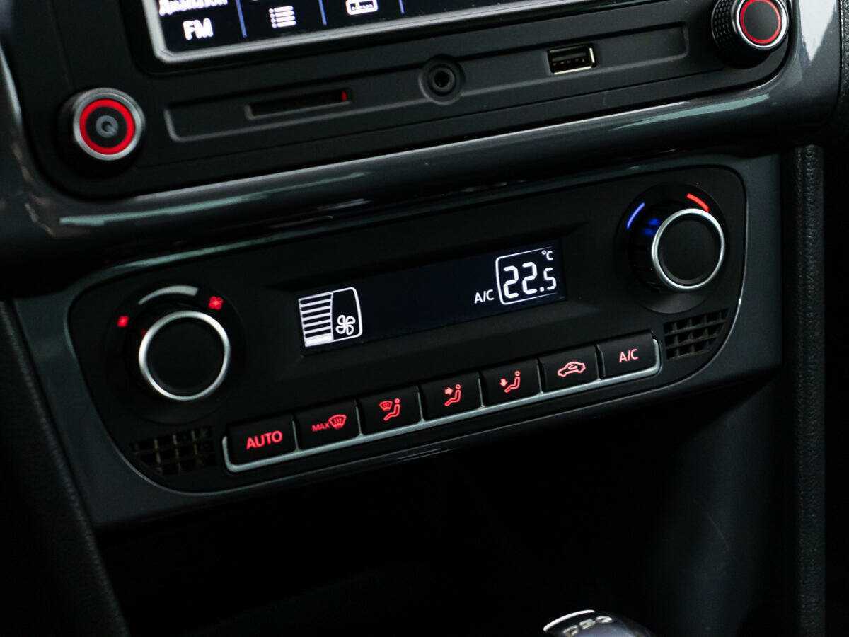 Volkswagen Polo с пробегом — 2018 год. Фото: #15